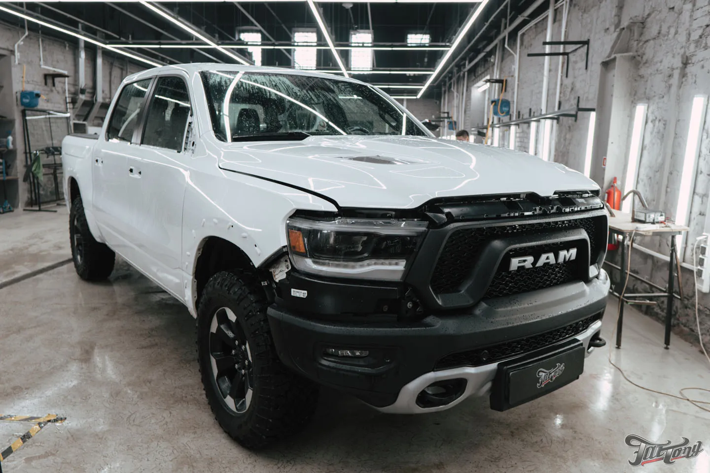 Оклейка в дизайн и защита полиуретаном RAM 1500 Rebel